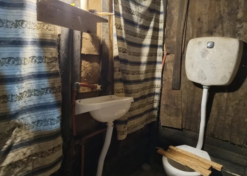 Casa con local comercial próximo a Aguas Corrientes 9