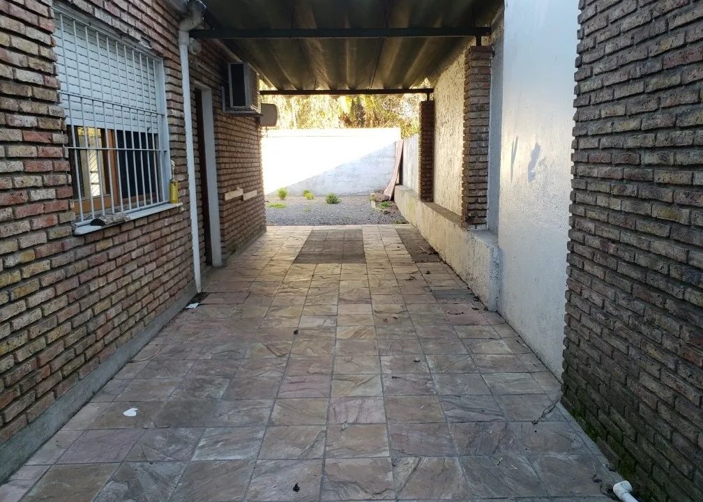 Casa y apartamento en Joaquín Suárez 421 12