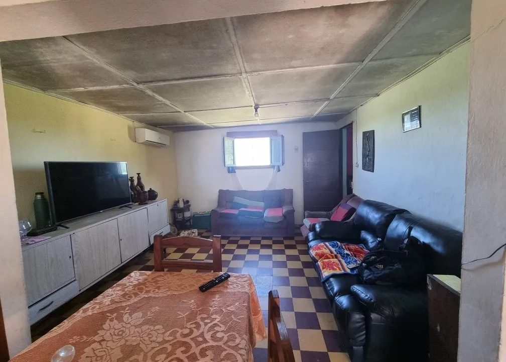 Chacra con vivienda y herramientas próxima a Canelones 11