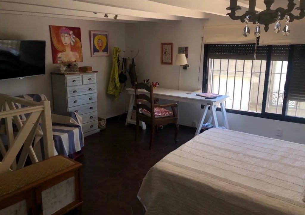 Residencia de tres dormitorios en zona céntrica de la ciudad de Canelones 11