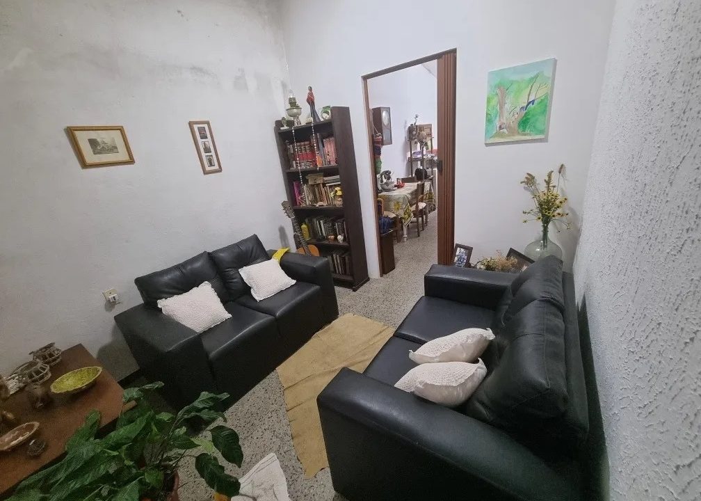 Venta de casa con tres dormitorios en Hermenegildo López 663 2