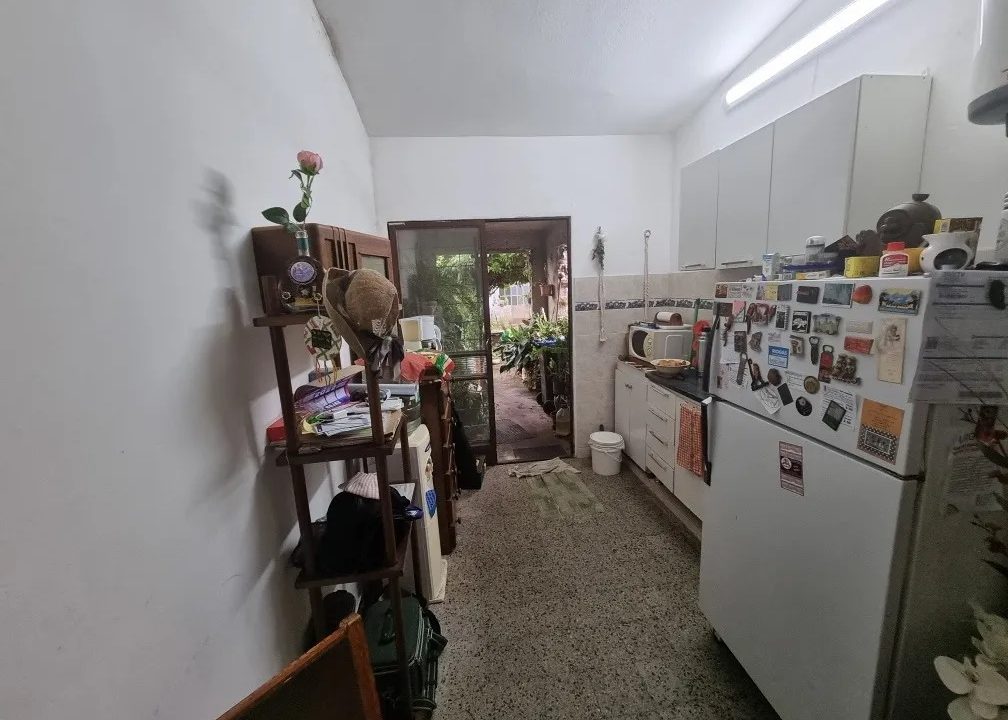 Venta de casa con tres dormitorios en Hermenegildo López 663 4