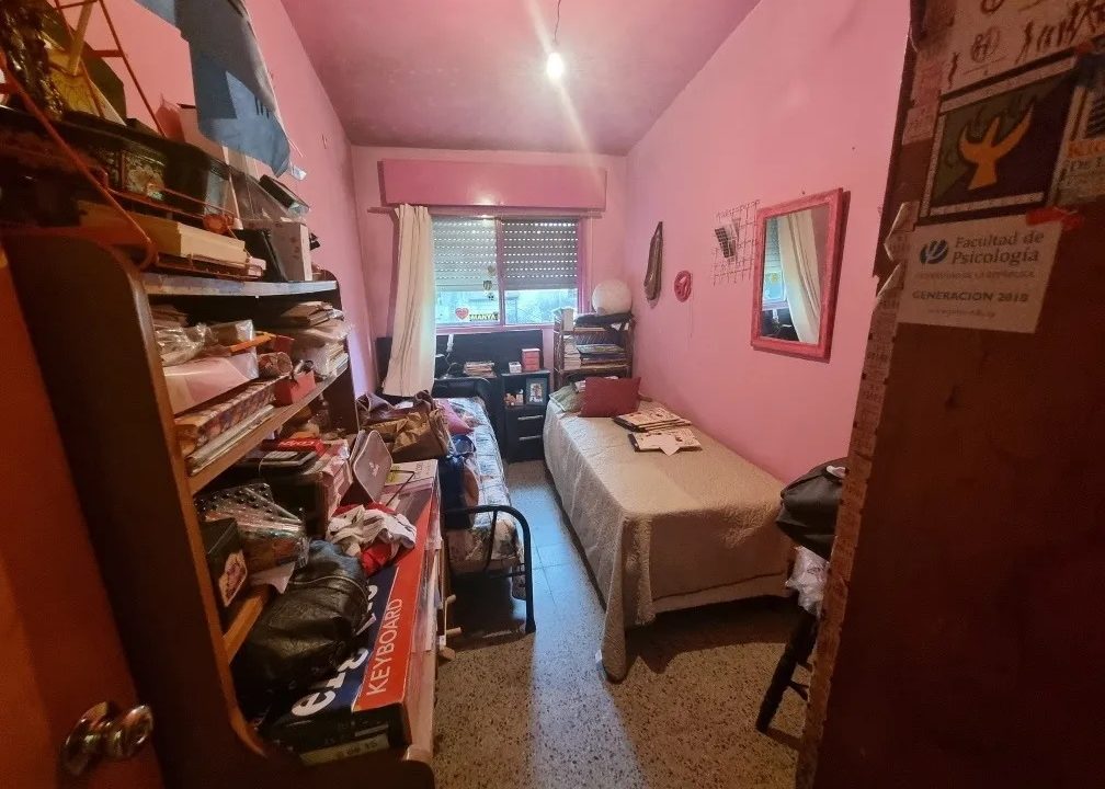 Venta de casa con tres dormitorios en Hermenegildo López 663 8
