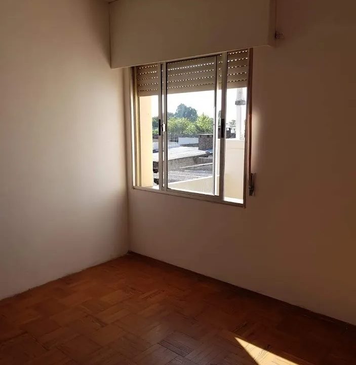 Venta de casa céntrica de tres dormitorios con cochera 10
