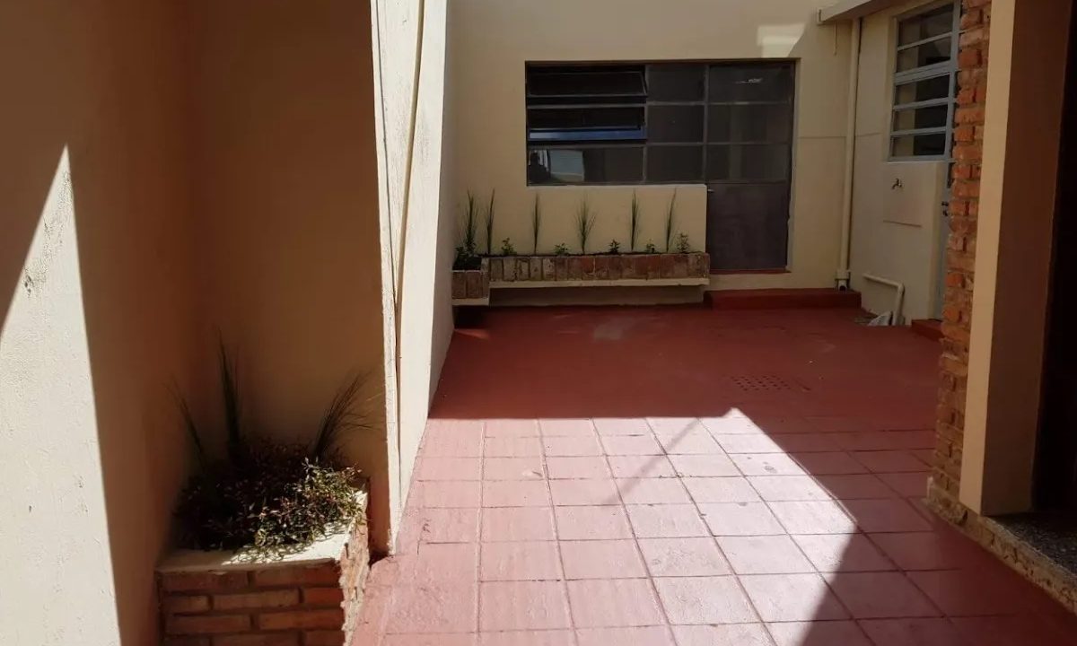 Venta de casa céntrica de tres dormitorios con cochera 12