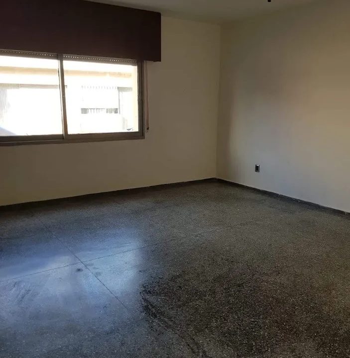 Venta de casa céntrica de tres dormitorios con cochera 2