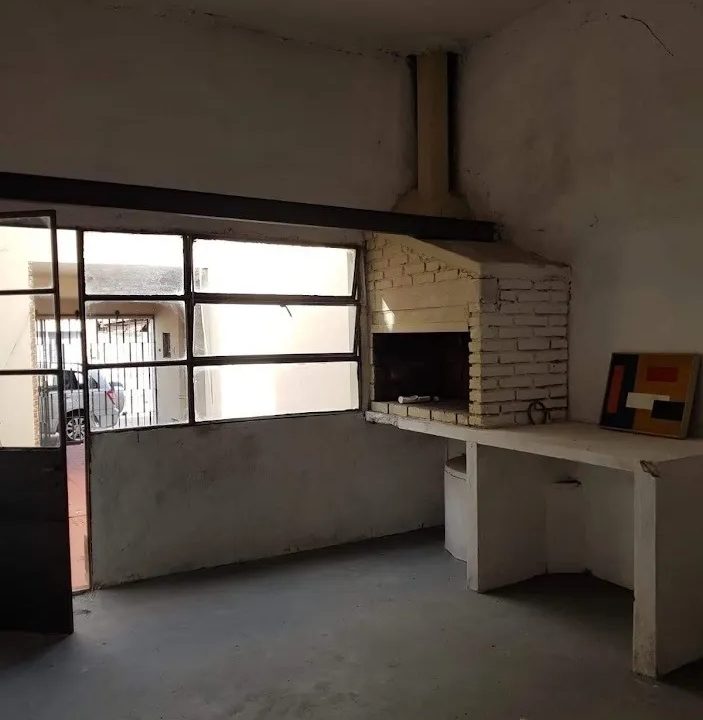 Venta de casa céntrica de tres dormitorios con cochera 8