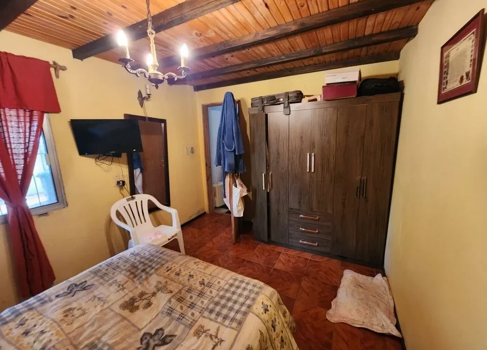 Venta de Casa de tres dormitorios sobre calle Leandro Gómez 14