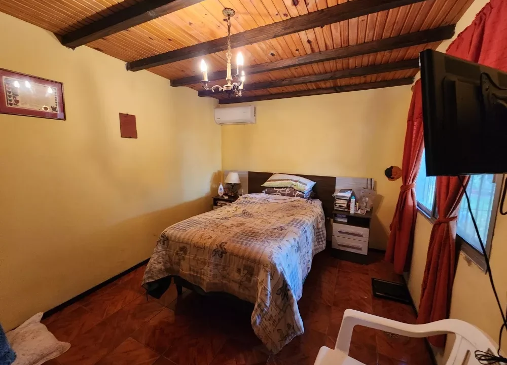 Venta de Casa de tres dormitorios sobre calle Leandro Gómez 16