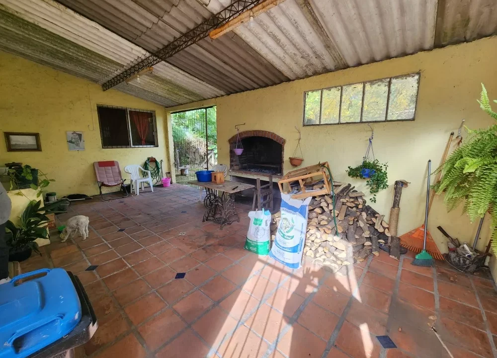 Venta de Casa de tres dormitorios sobre calle Leandro Gómez 24