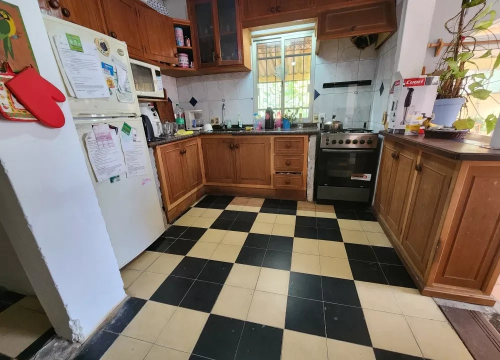 Venta de Casa de tres dormitorios sobre calle Leandro Gómez 3