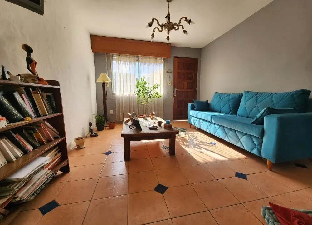 Venta de Casa de tres dormitorios sobre calle Leandro Gómez 4