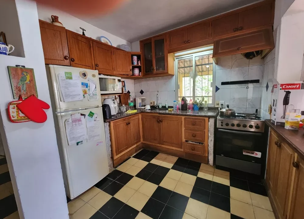 Venta de Casa de tres dormitorios sobre calle Leandro Gómez 8