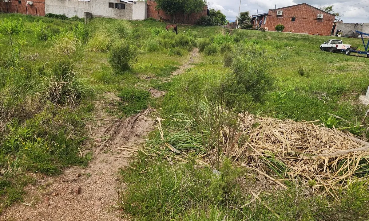 Venta de Terrenos amplios con gran frente en zona residencial - 3