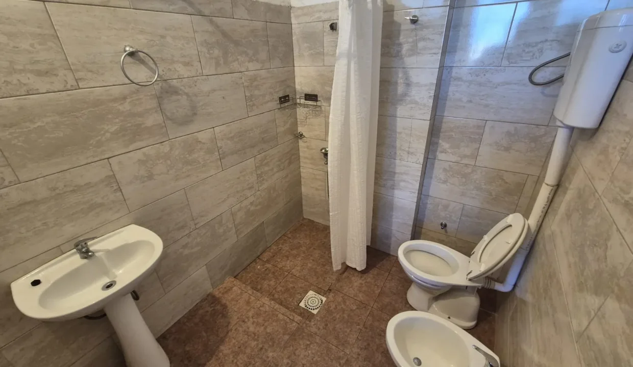 Alquiler de Apartamento amplio de tres dormitorios en pleno centro de la Ciudad - 8