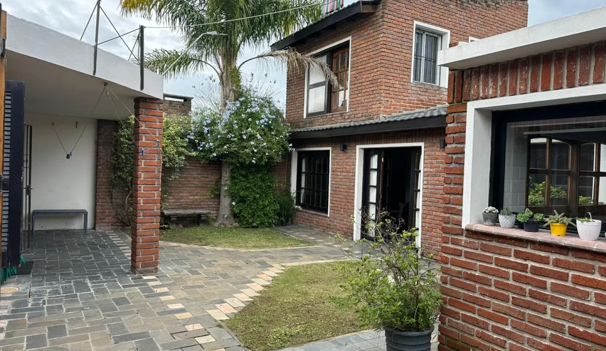 Venta de Casa de cuatro dormitorios en la ciudad de Canelones - 2