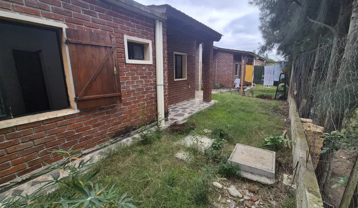 Venta de Casa nueva de dos dormitorios con cochera en camino Las Violetas - 3