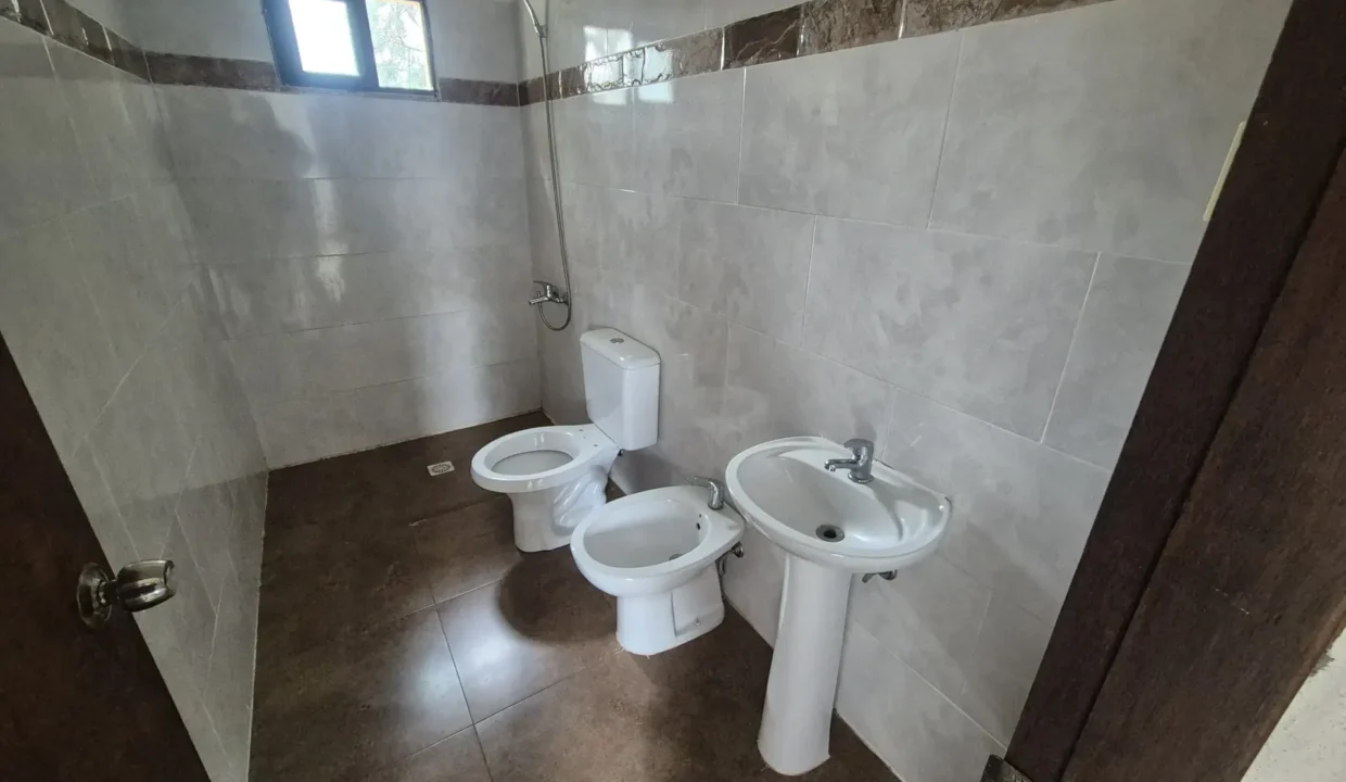 Venta de Casa nueva de dos dormitorios con cochera en camino Las Violetas - 6