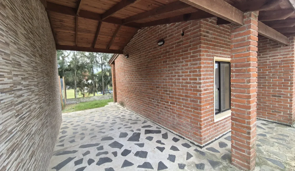 Venta de Casa nueva de dos dormitorios con cochera en camino Las Violetas - 7