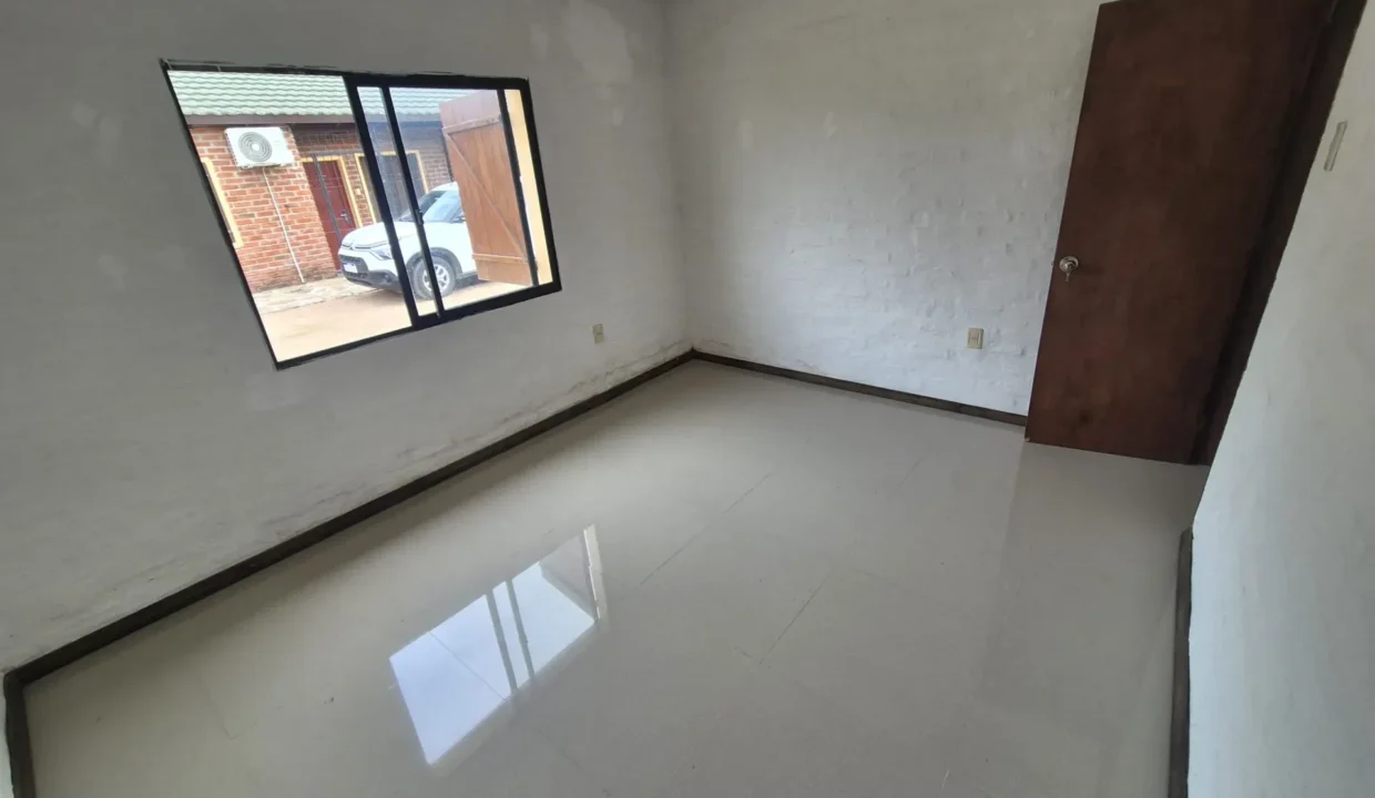 Venta de Casa nueva de dos dormitorios con cochera en camino Las Violetas - 8