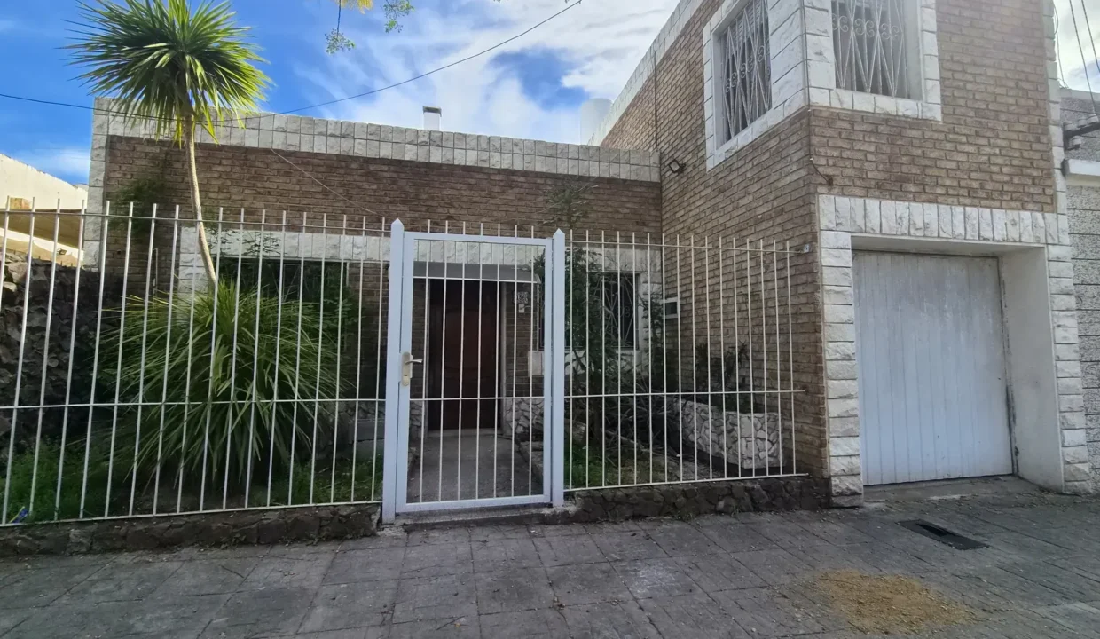 Alquiler de Casa de cuatro dormitorios en el centro de Canelones - 1