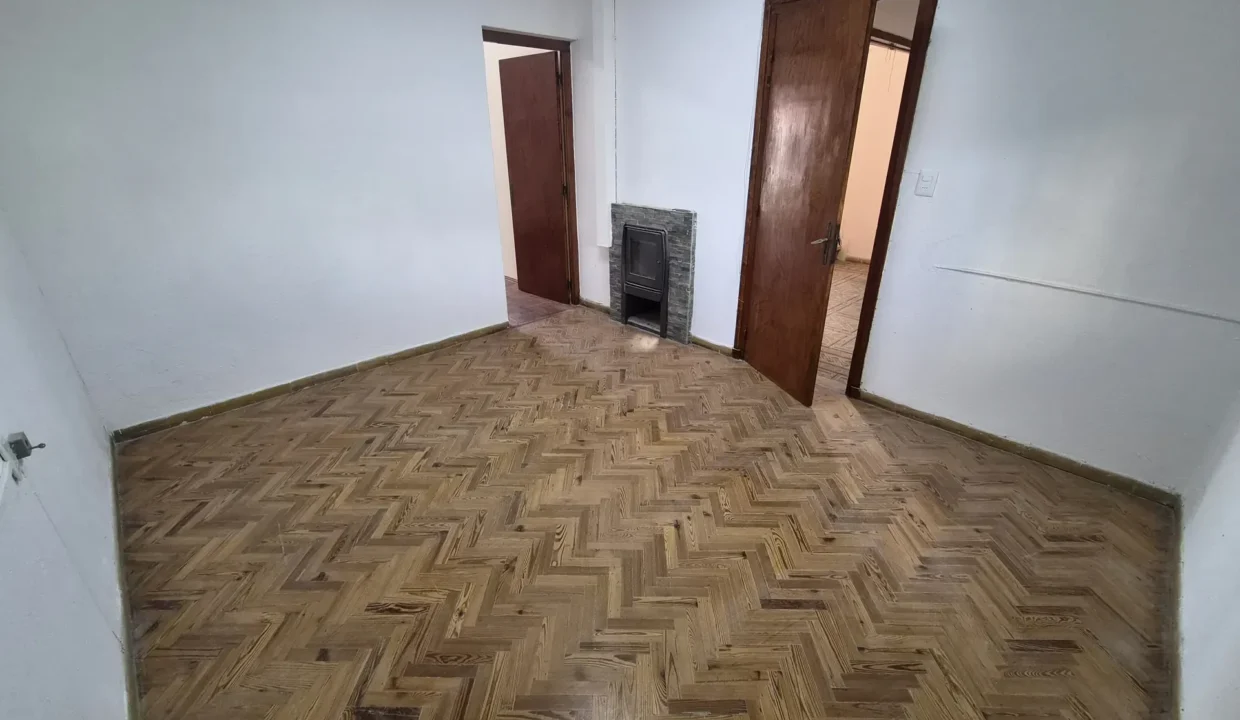 Alquiler de Casa de cuatro dormitorios en el centro de Canelones - 2