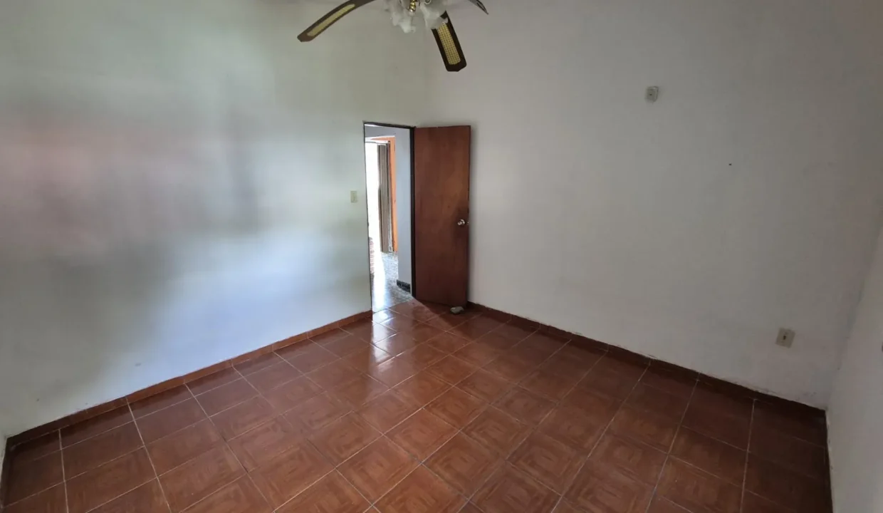 Alquiler de Casa de dos dormitorios sobre calle Héctor Miranda - 11
