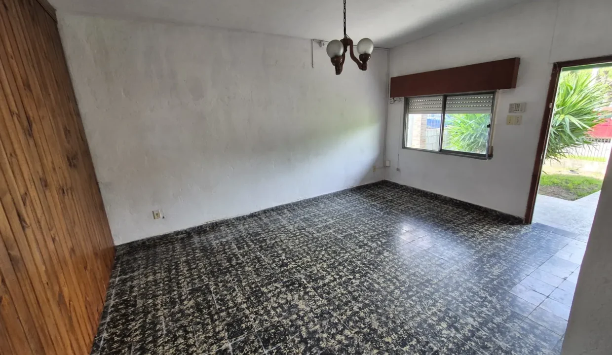 Alquiler de Casa de dos dormitorios sobre calle Héctor Miranda - 12